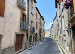 Le Coural, une rue ancienne aux façades de pierre dans le village de Soubès